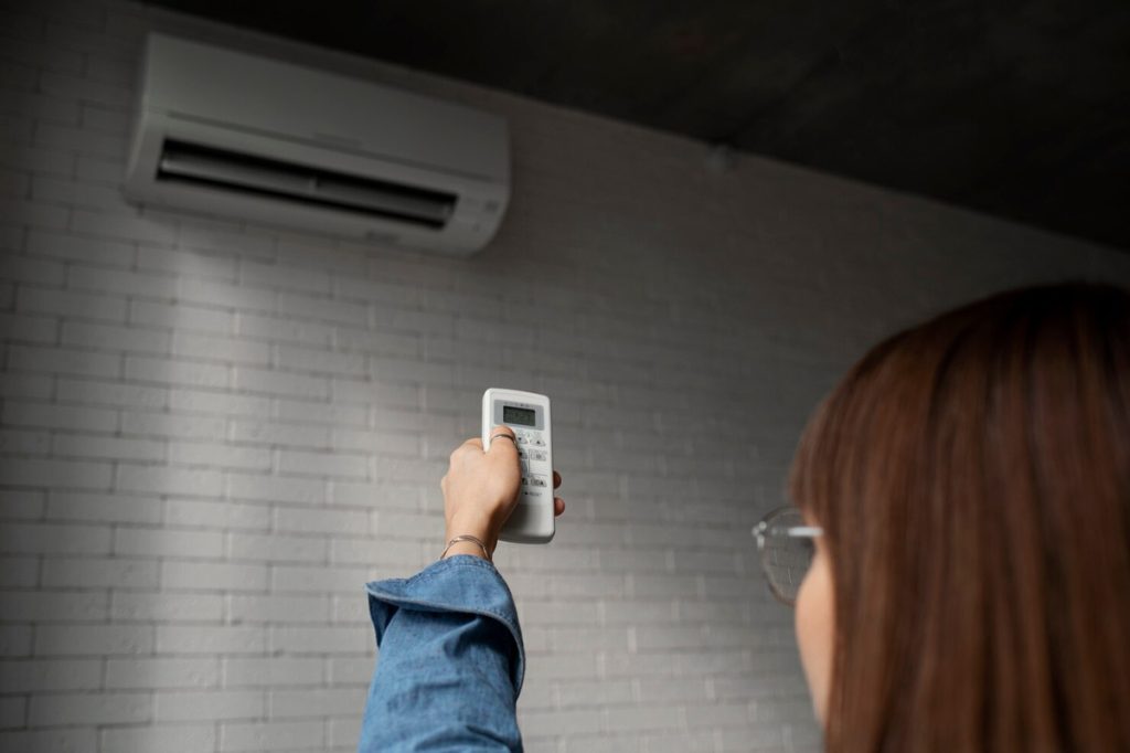 Universal remote for aircond can simplify control over multiple air conditioning units